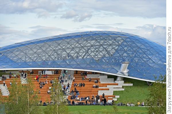 Парк «Зарядье» в Москве - уникальный объект современной городской среды