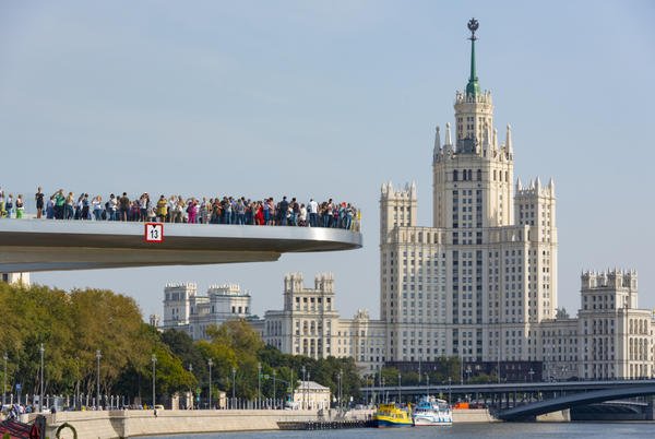 Парк «Зарядье» в Москве - уникальный объект современной городской среды